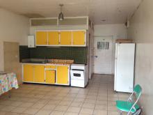 séjour et coin cuisine