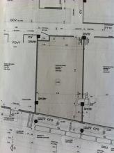 la cloison serait à monter pour séparer la pièce en 2 (plus proche de la porte d'entrée que de la fenêtre)