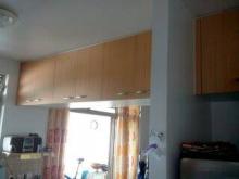 Placard fabriquait sur mesure contre un mur existant à votre gauche et la cloison de droite rajoutée