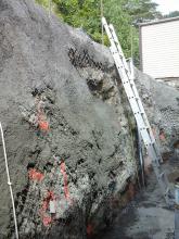 Projection de béton à la main