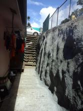 Projection de béton à la main