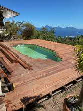 Aperçu du résultat de l'ensemble du placage avant découpe des éléments sur pourtour piscine